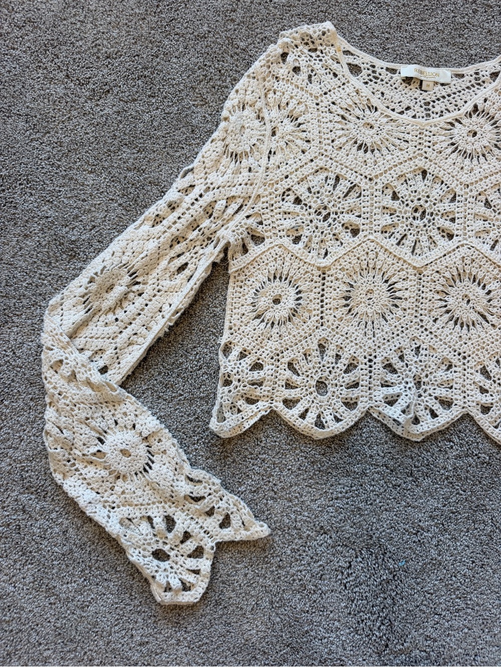 Women’s Rebellion Crochet Lace Long Sleeve Cream Crop Top- Size Medium - Picture 2 of 5